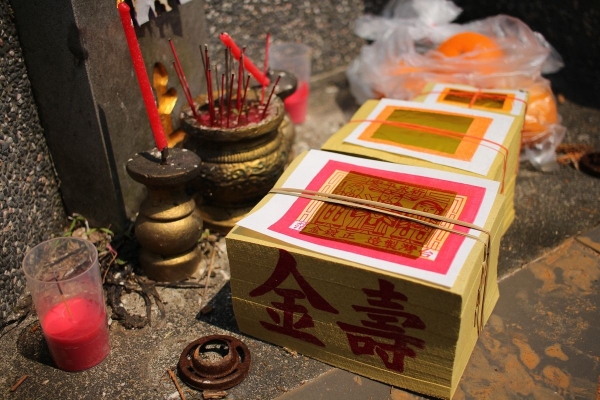 Qingming-Fest Taiwan - Papiergeld und Opfergaben